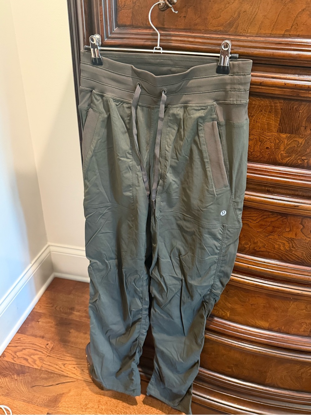 Lululemon Dance Studio Olive Mid-Rise Pant *Reg Length, Size 4